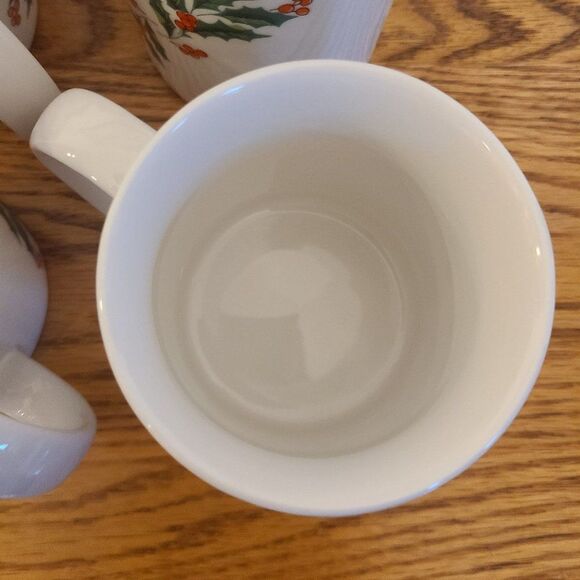 Alco Industries Holiday Mug Set 4-Piece Vintage Holly Leaves and Berries No 1149 - Picture 10 of 15